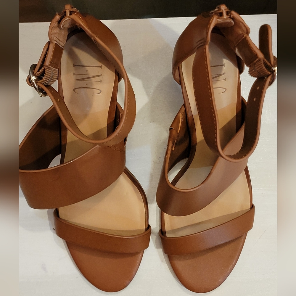 NWOT - INC International Concepts Brown Heel. Woman's Size 6 1/2. - Picture 7 of 9